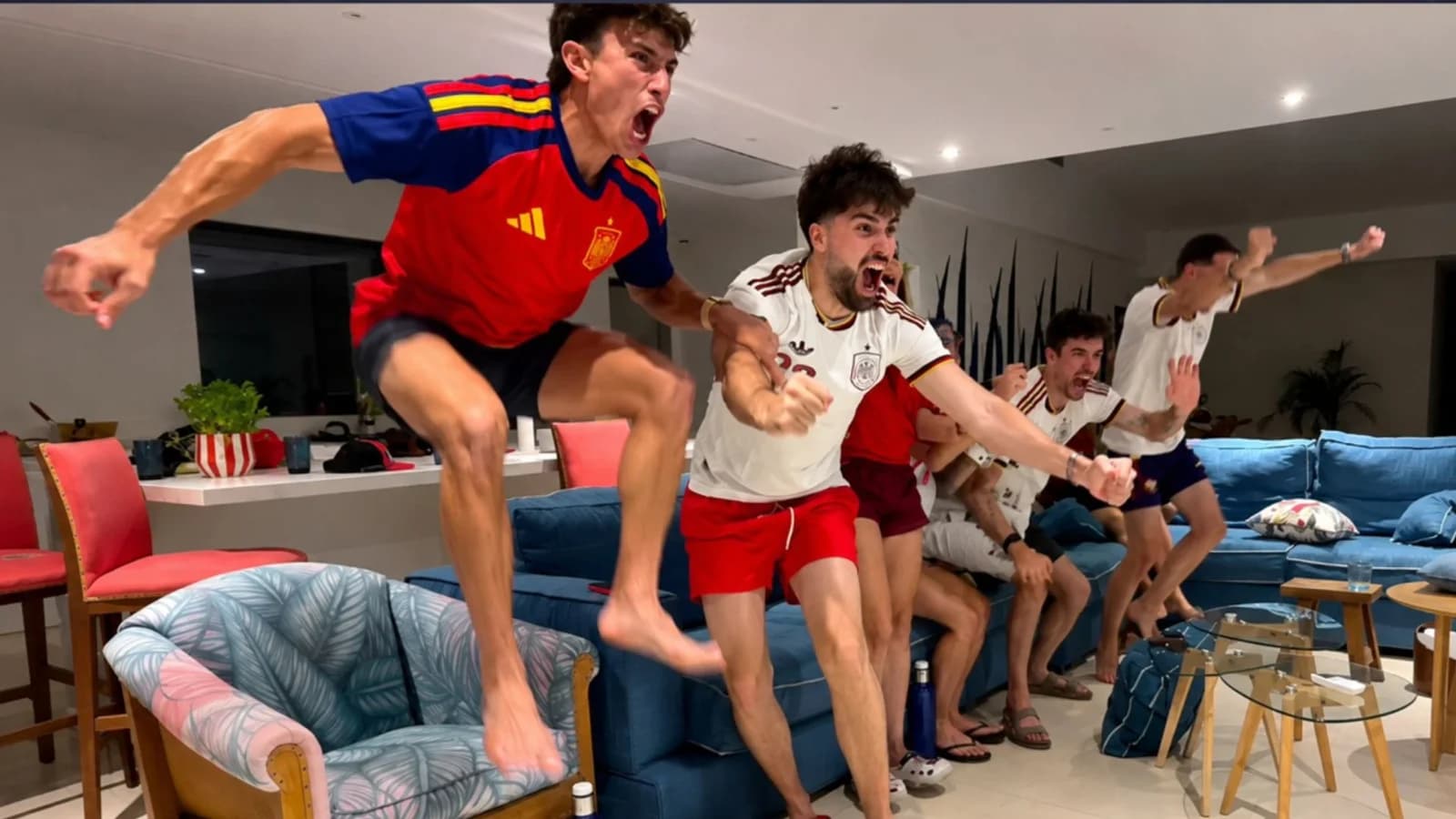 Marc Márquez enloquece con el Mundial: así vivió la histórica final de España · Fuente: Marca portada